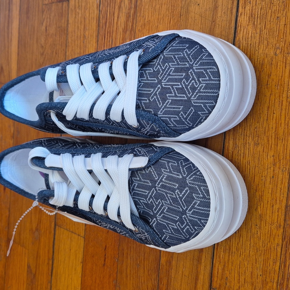Tommy Hilfiger Womens Sneakers, size 6,5 NWOB - Picture 4 of 14
